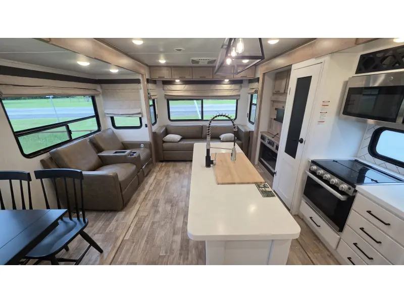 2022 Keystone Arcadia 370RL