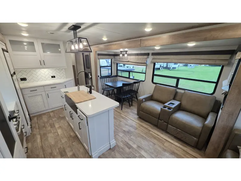 2022 Keystone Arcadia 370RL