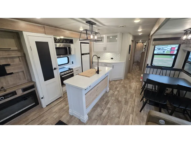 2022 Keystone Arcadia 370RL