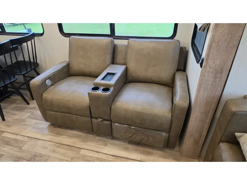 2022 Keystone Arcadia 370RL
