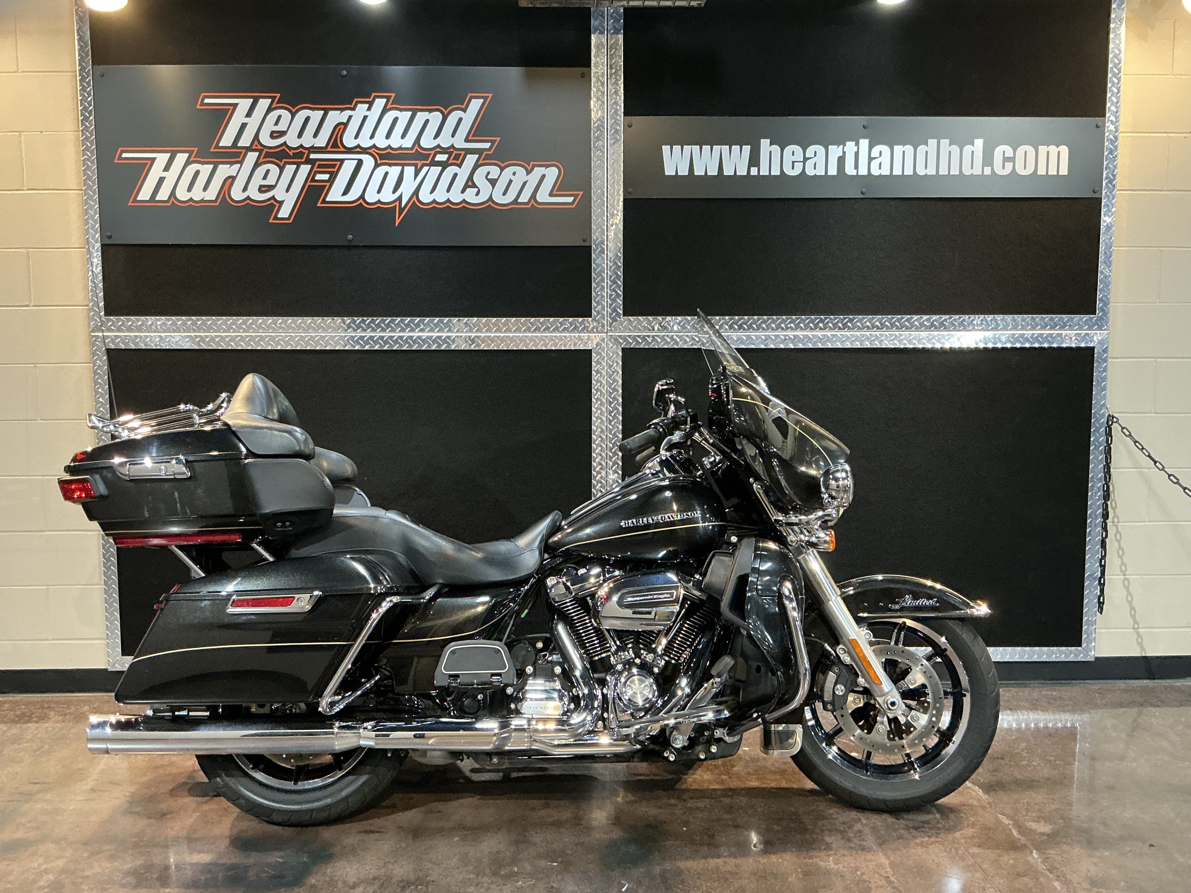 2017 Harley-Davidson Ultra Limited ULTRA LIMITED in Burlington, IA
