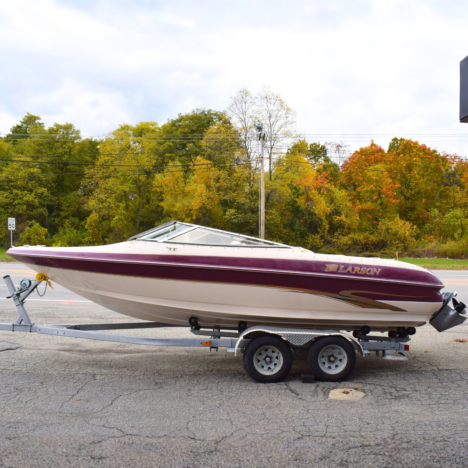 2000 Larson LXI 226 in worcester MA
