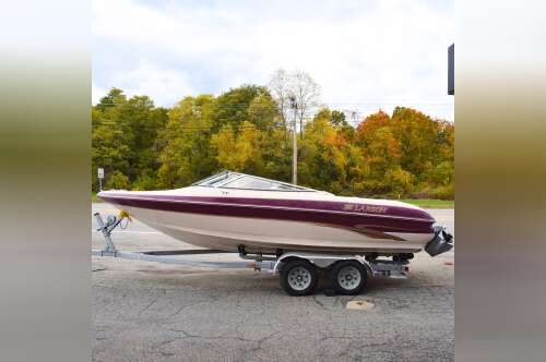 2000 Larson LXI 226 in worcester MA