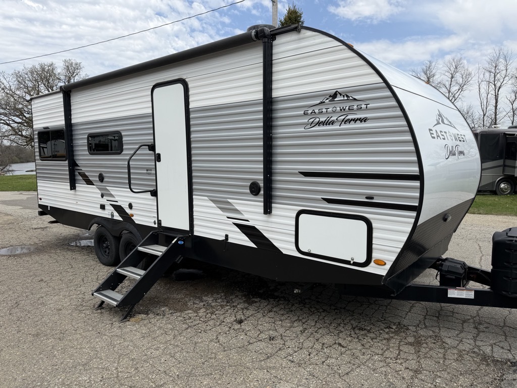 2022 East To West DELLA TERRA 200RD in nora springs IA