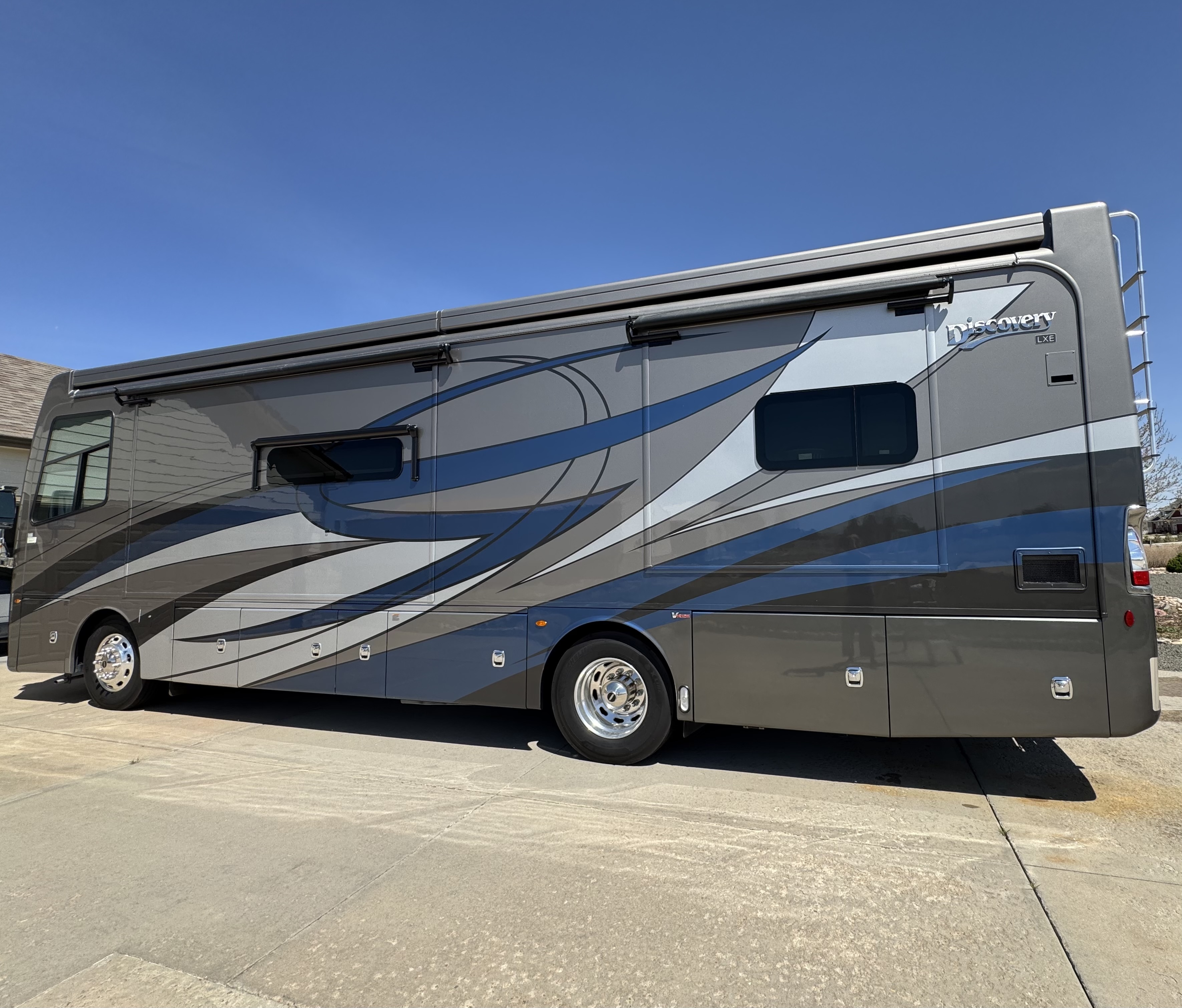 2021 Fleetwood DISCOVERY LXE 36HQ RV