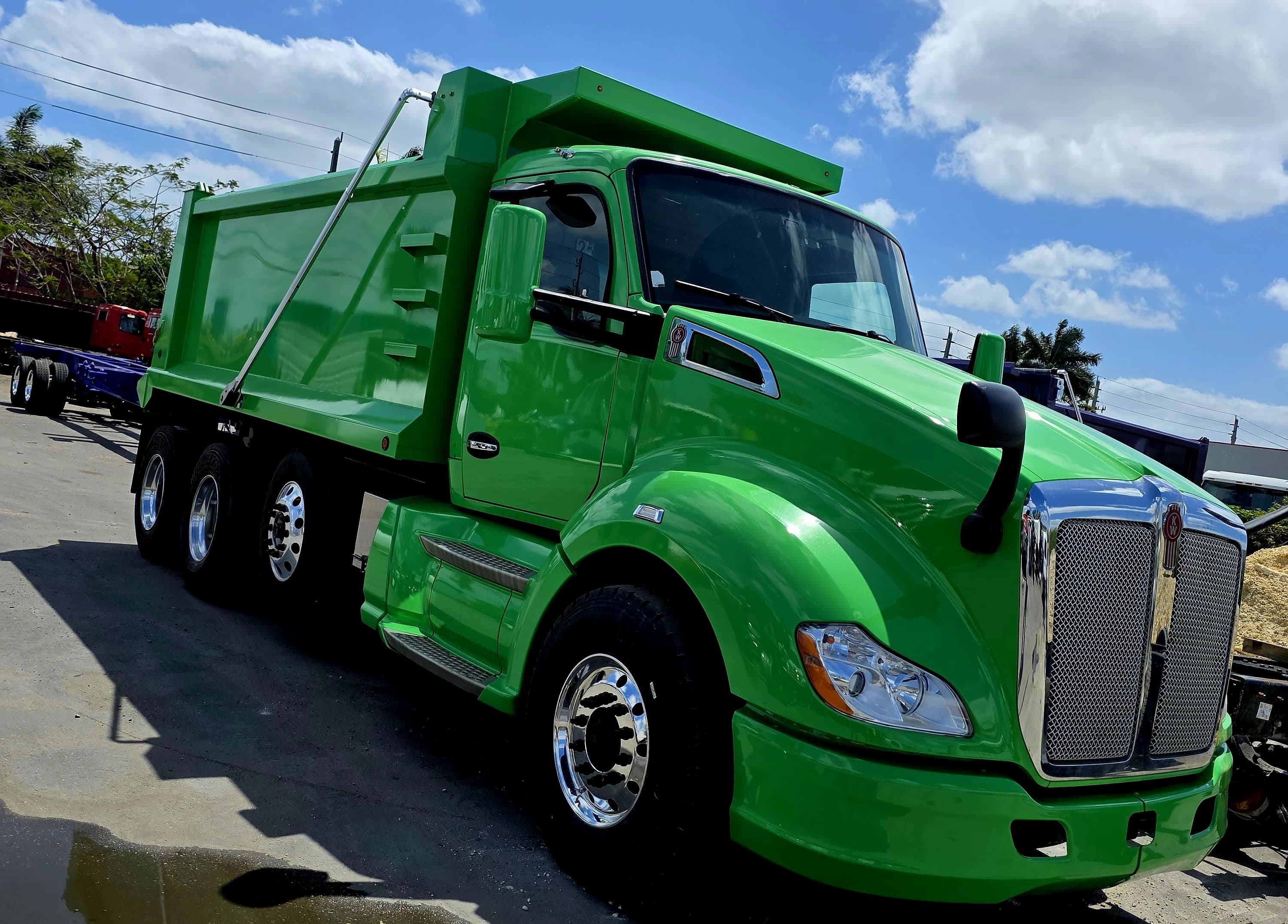 2016 KENWORTH T680 in Miami, FL
