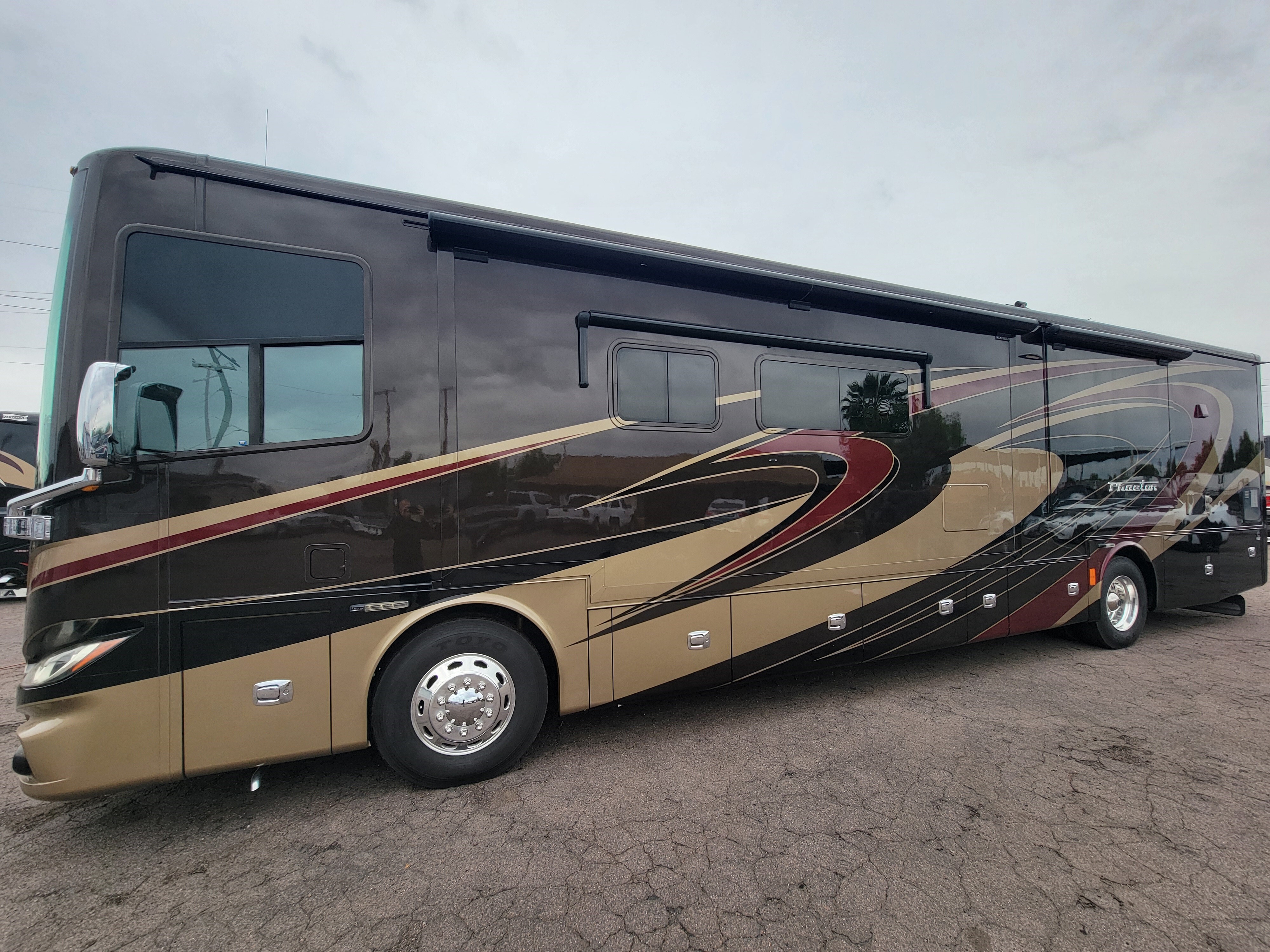 2016 Tiffin Motorhomes PHAETON 40 QBH Class A Diesel Motorhome - Diesel Pusher RV