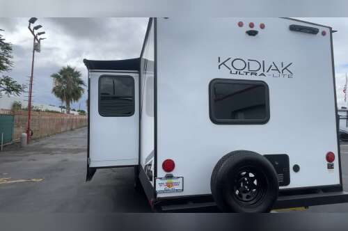 2025 Dutchmen Kodiak 295BHSL in santa fe springs CA