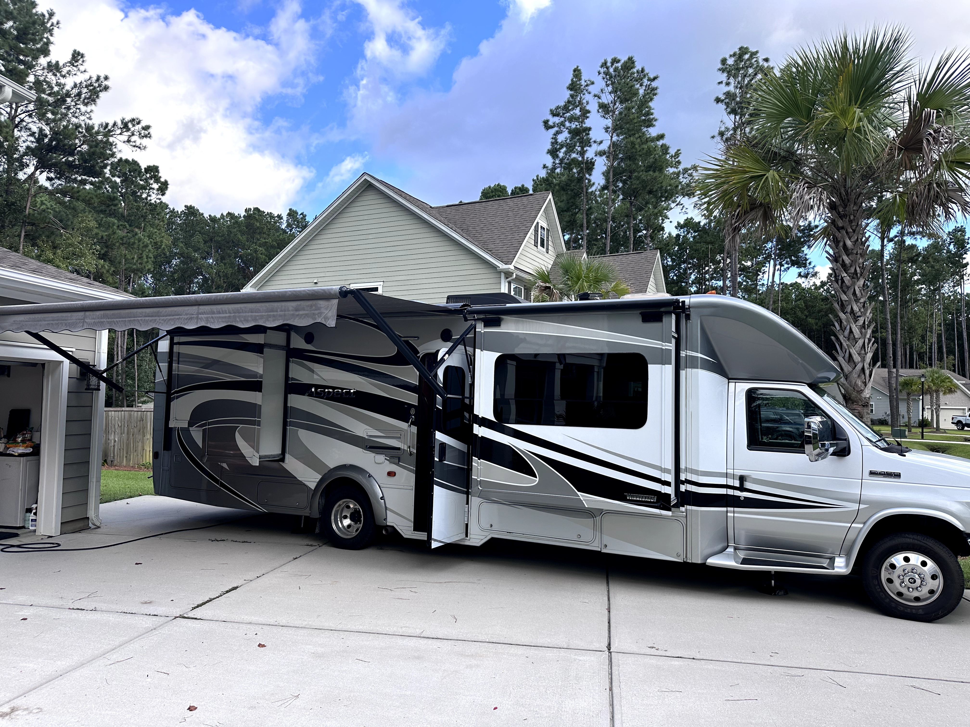 2016 Winnebago ASPECT 30J in huger SC
