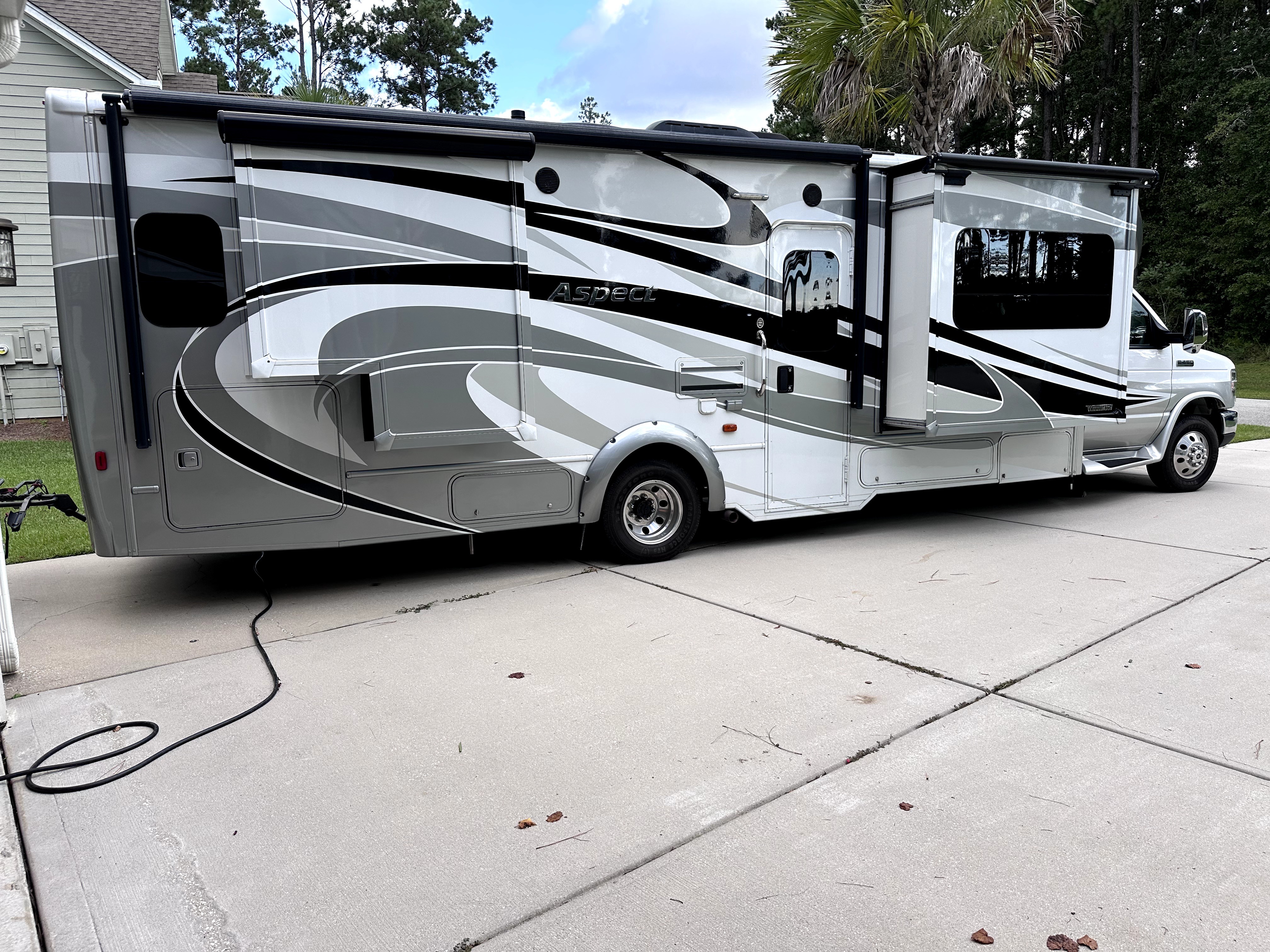 2016 Winnebago ASPECT 30J in huger SC