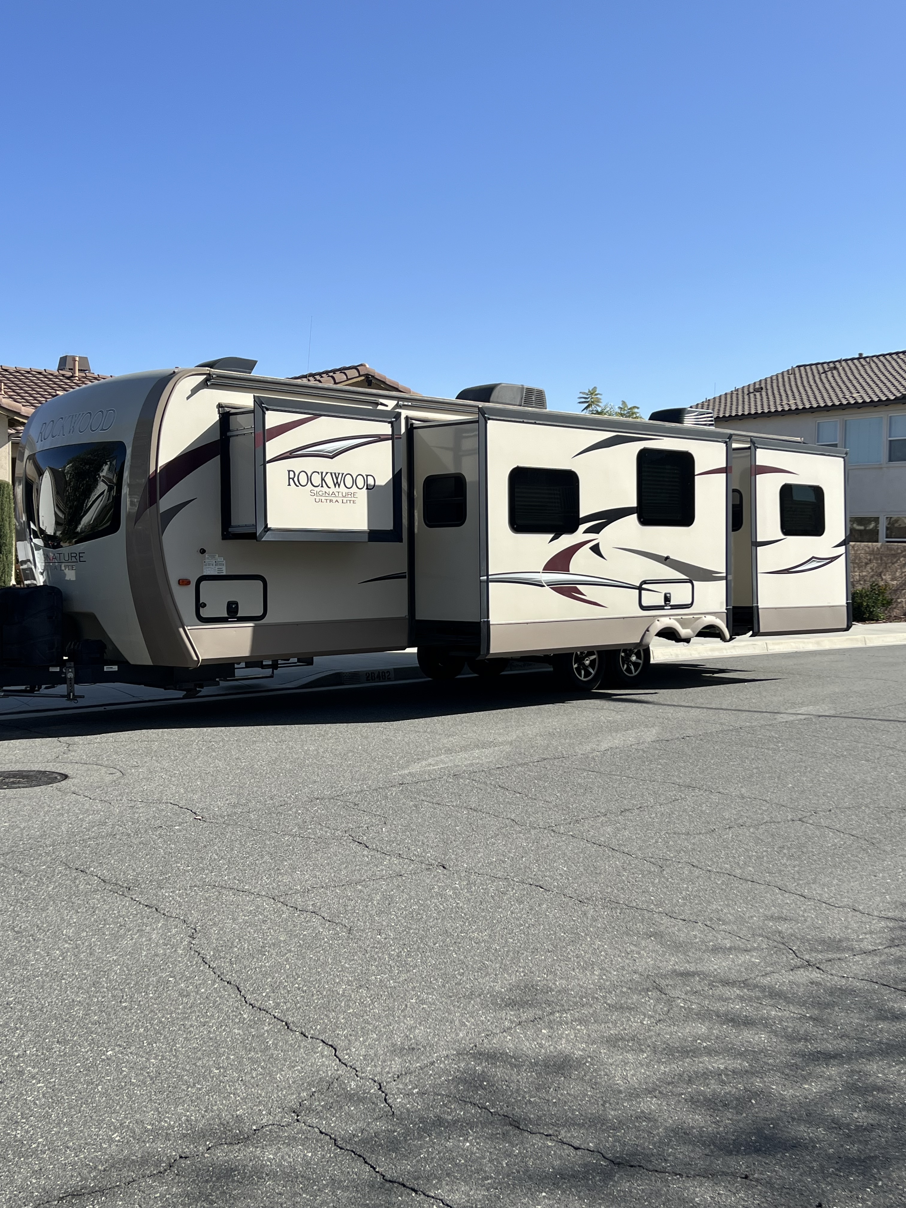 2017 Forest River ROCKWOOD SIGNATURE ULTRA LITE 8311WS in menifee CA