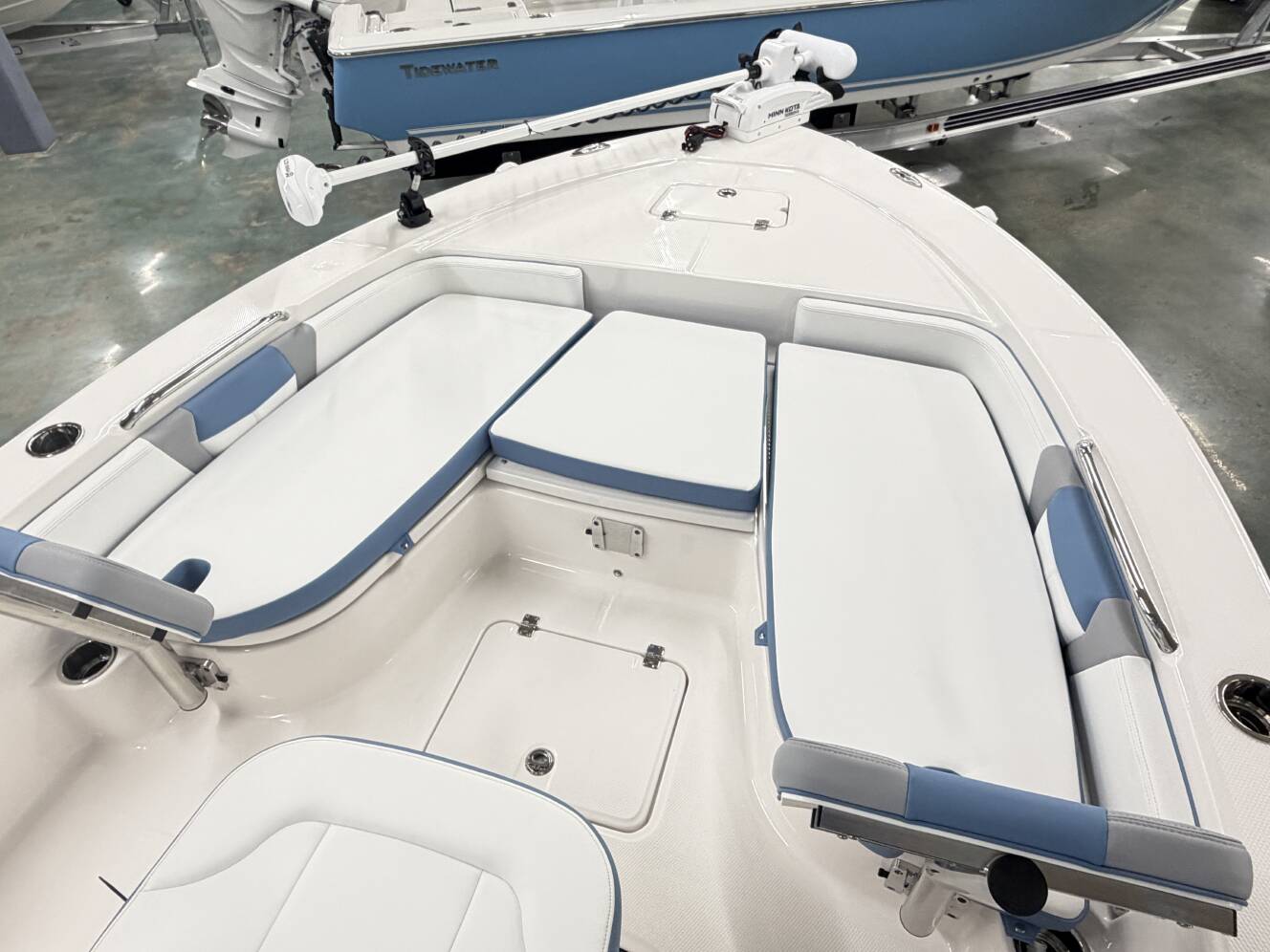 A photo of this 2026 Robalo 226 CAYMAN