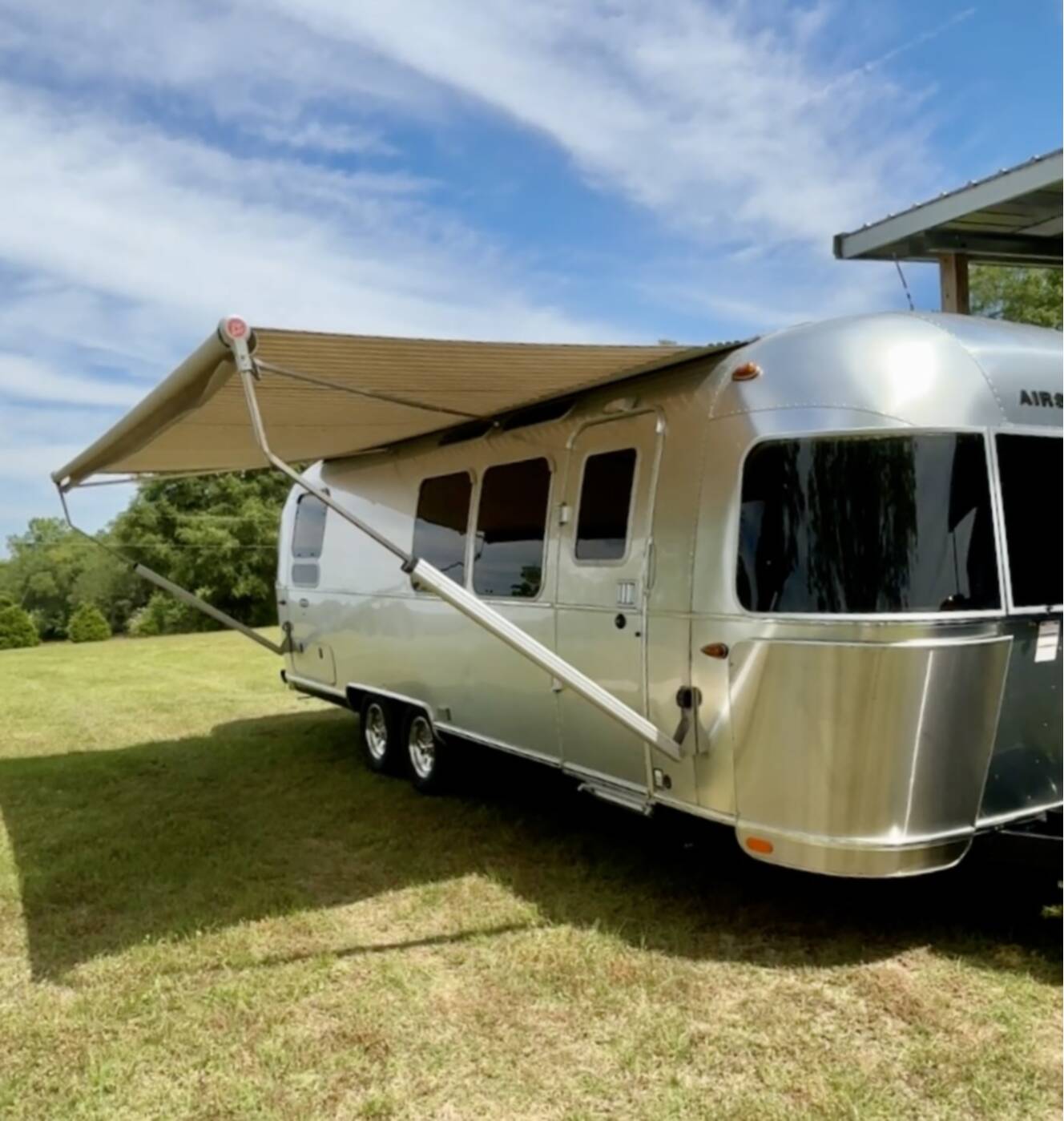 A photo of this 2019 Airstream INTERNATIONAL SERENITY 28RB TWIN