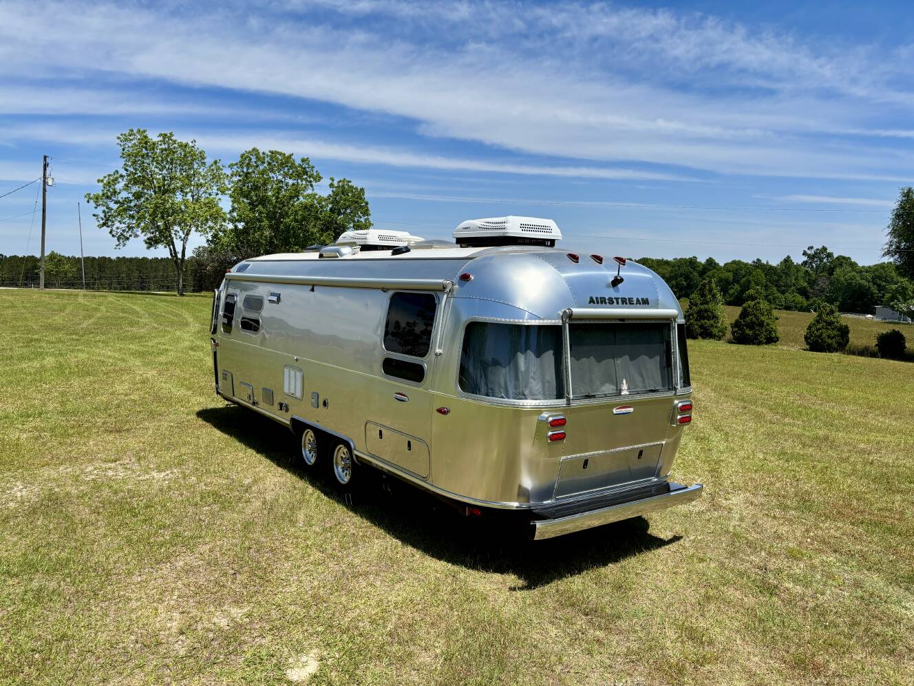 A photo of this 2019 Airstream INTERNATIONAL SERENITY 28RB TWIN
