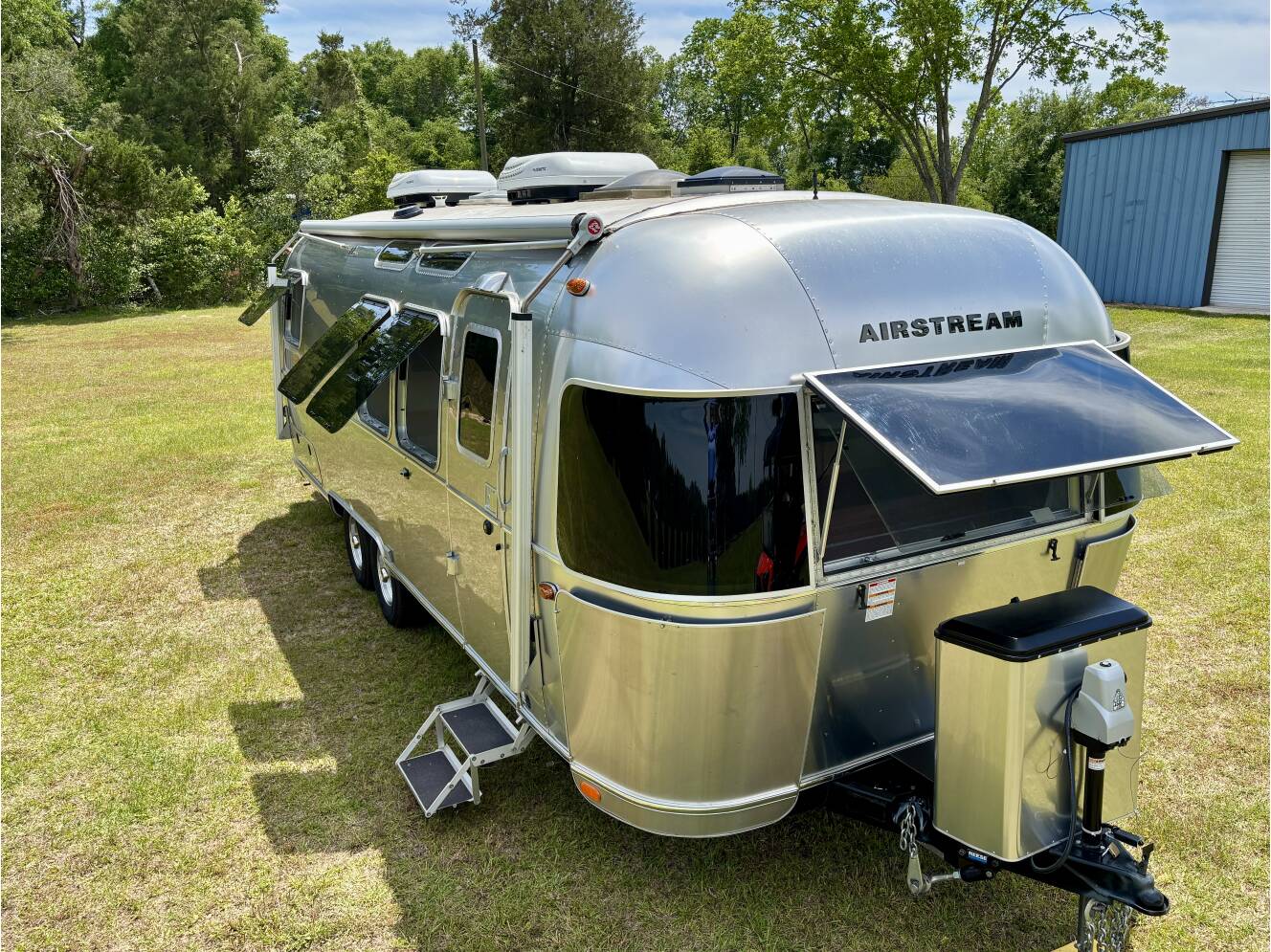 A photo of this 2019 Airstream INTERNATIONAL SERENITY 28RB TWIN