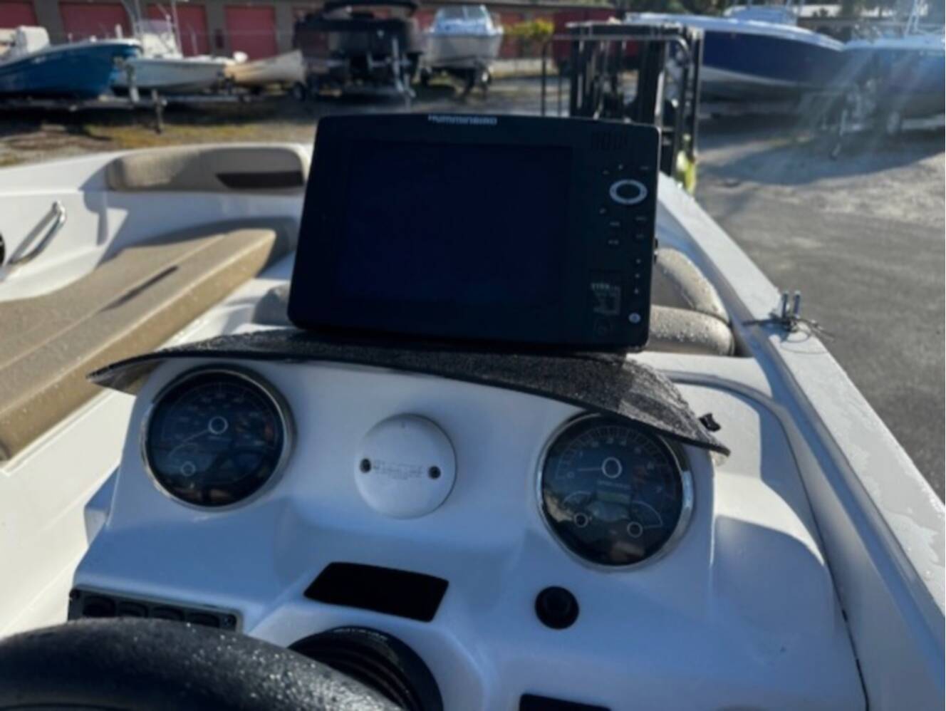 A photo of this 2022 Hurricane SUNDECK SPORT SS 185
