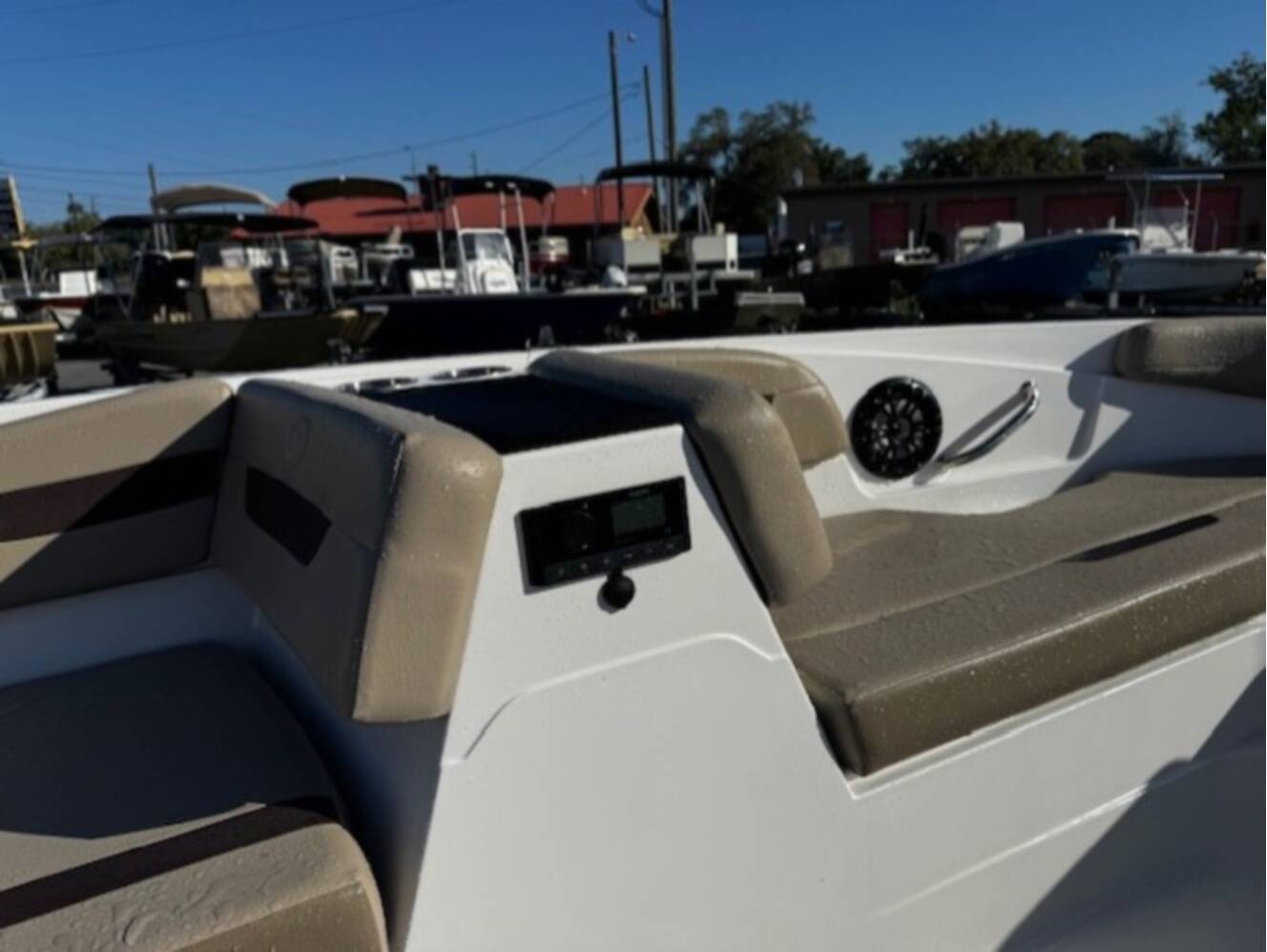 A photo of this 2022 Hurricane SUNDECK SPORT SS 185