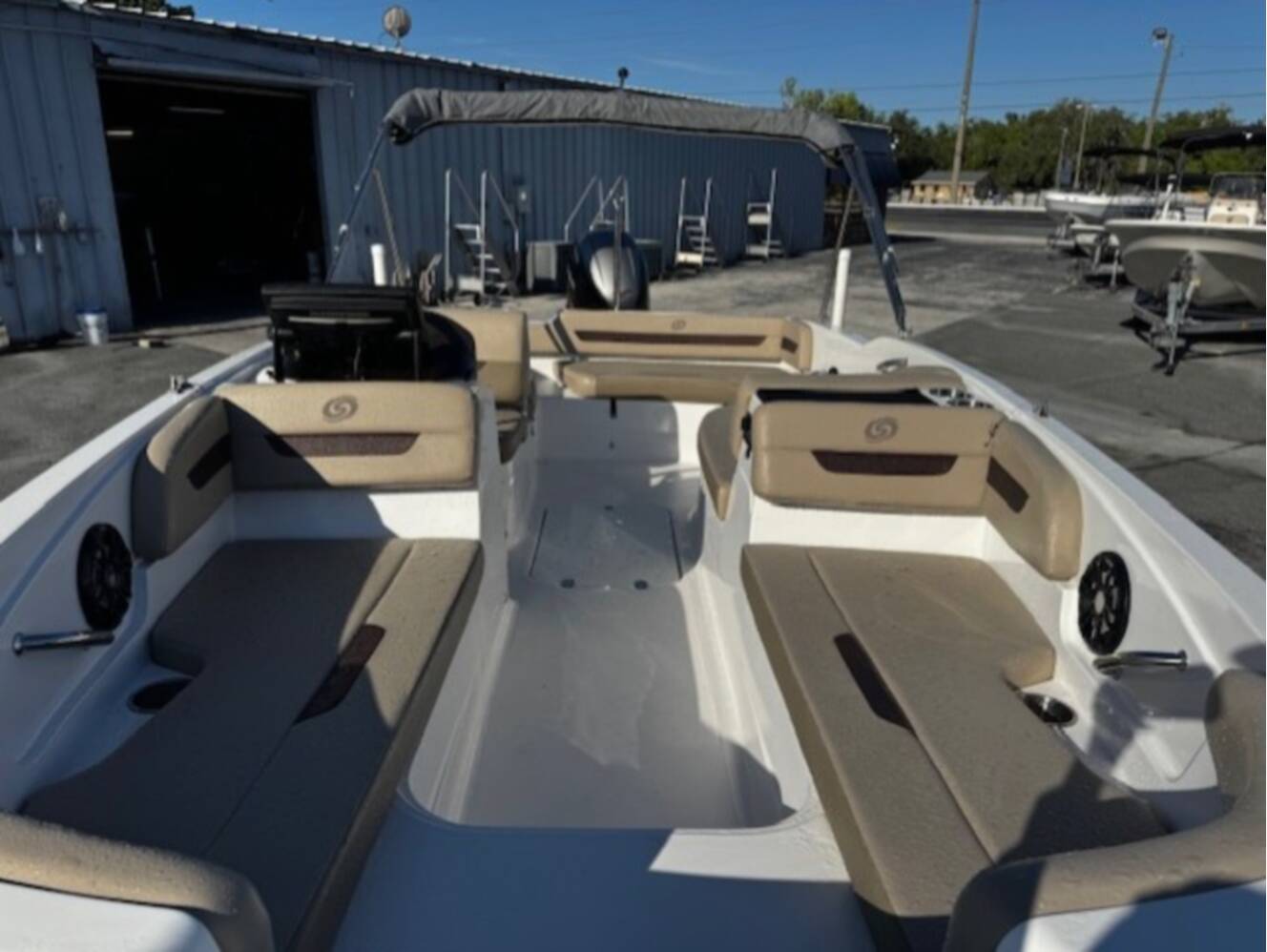 A photo of this 2022 Hurricane SUNDECK SPORT SS 185