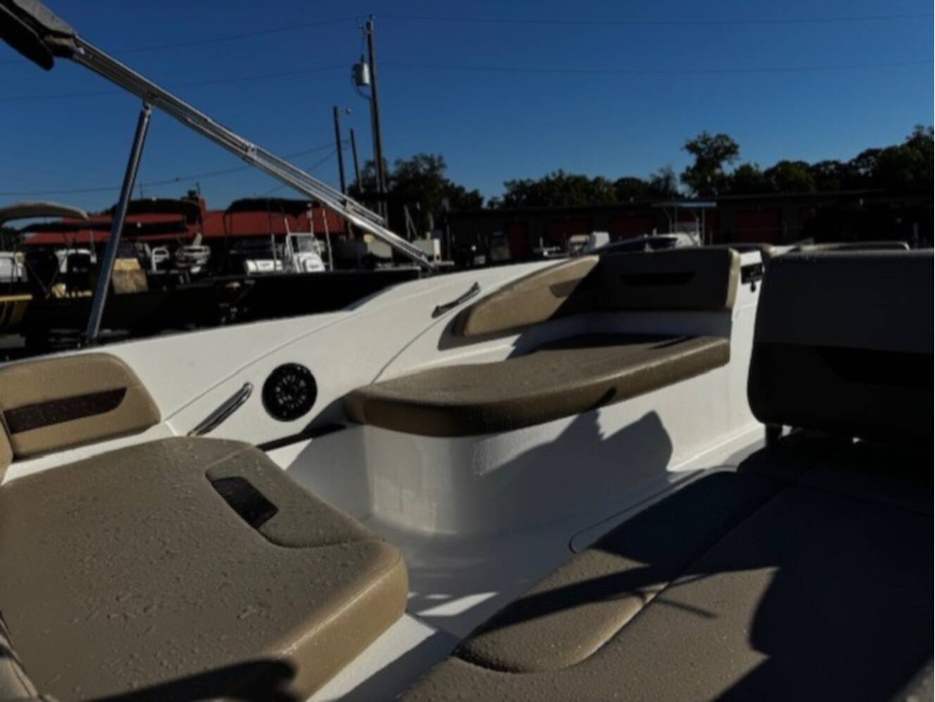 A photo of this 2022 Hurricane SUNDECK SPORT SS 185