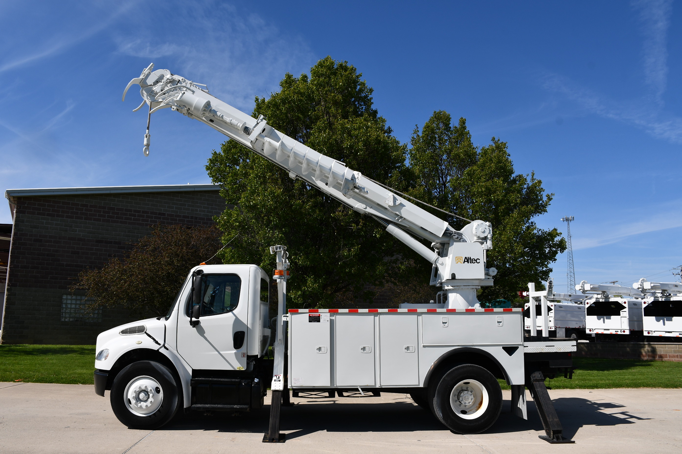 2015 FREIGHTLINER BUSINESS CLASS M2 106 in Clinton, IL