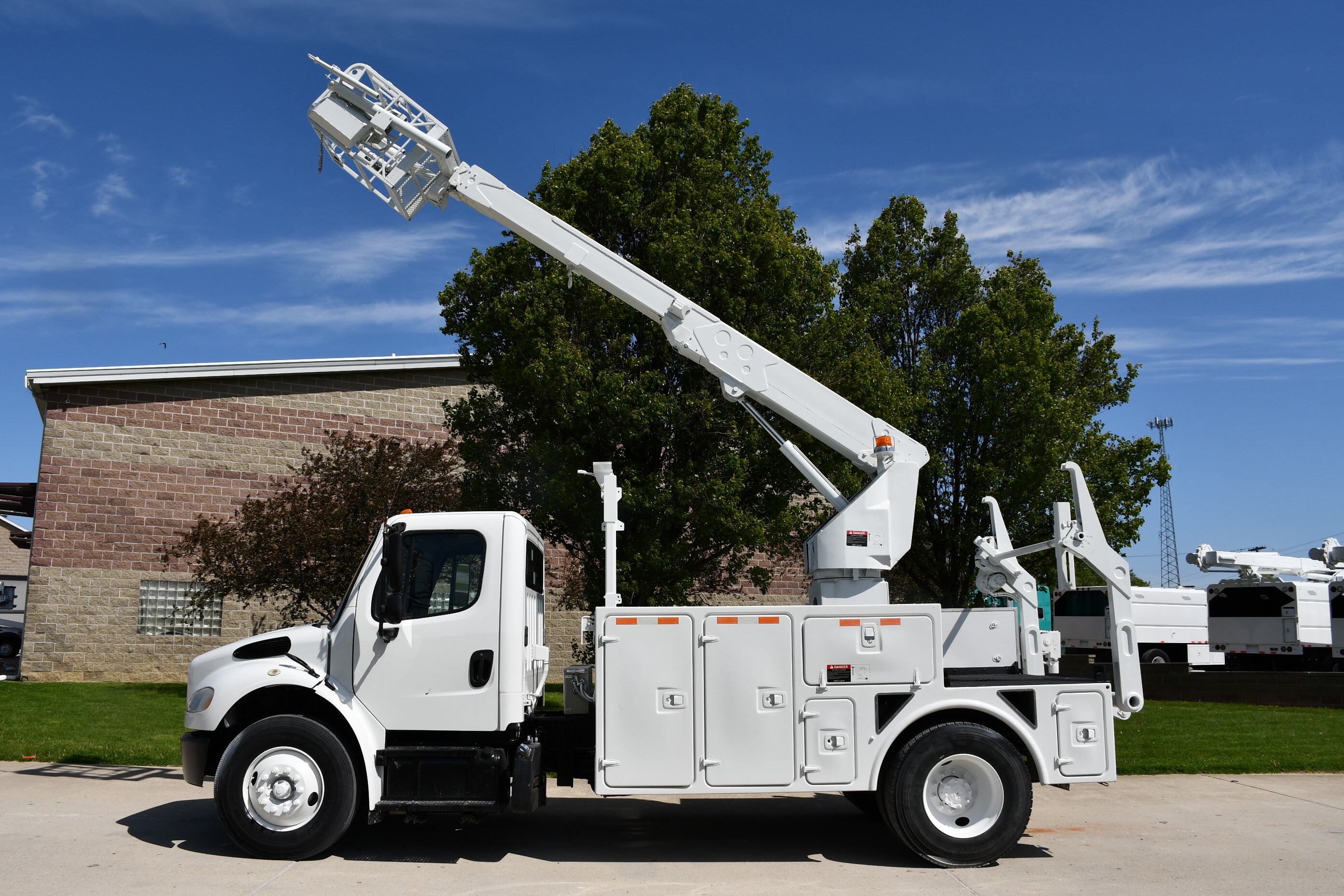 2017 FREIGHTLINER BUSINESS CLASS M2 106 in Clinton, IL