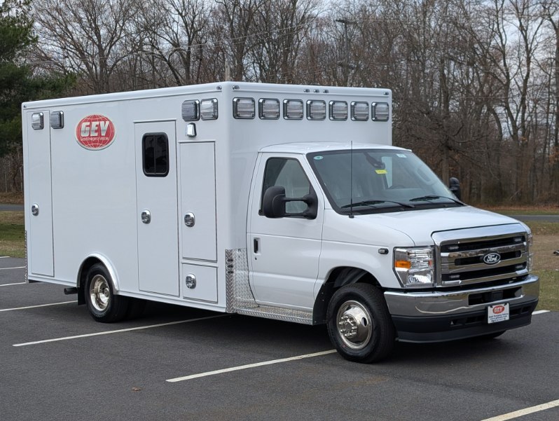 2026 FORD E450 in Levittown, PA