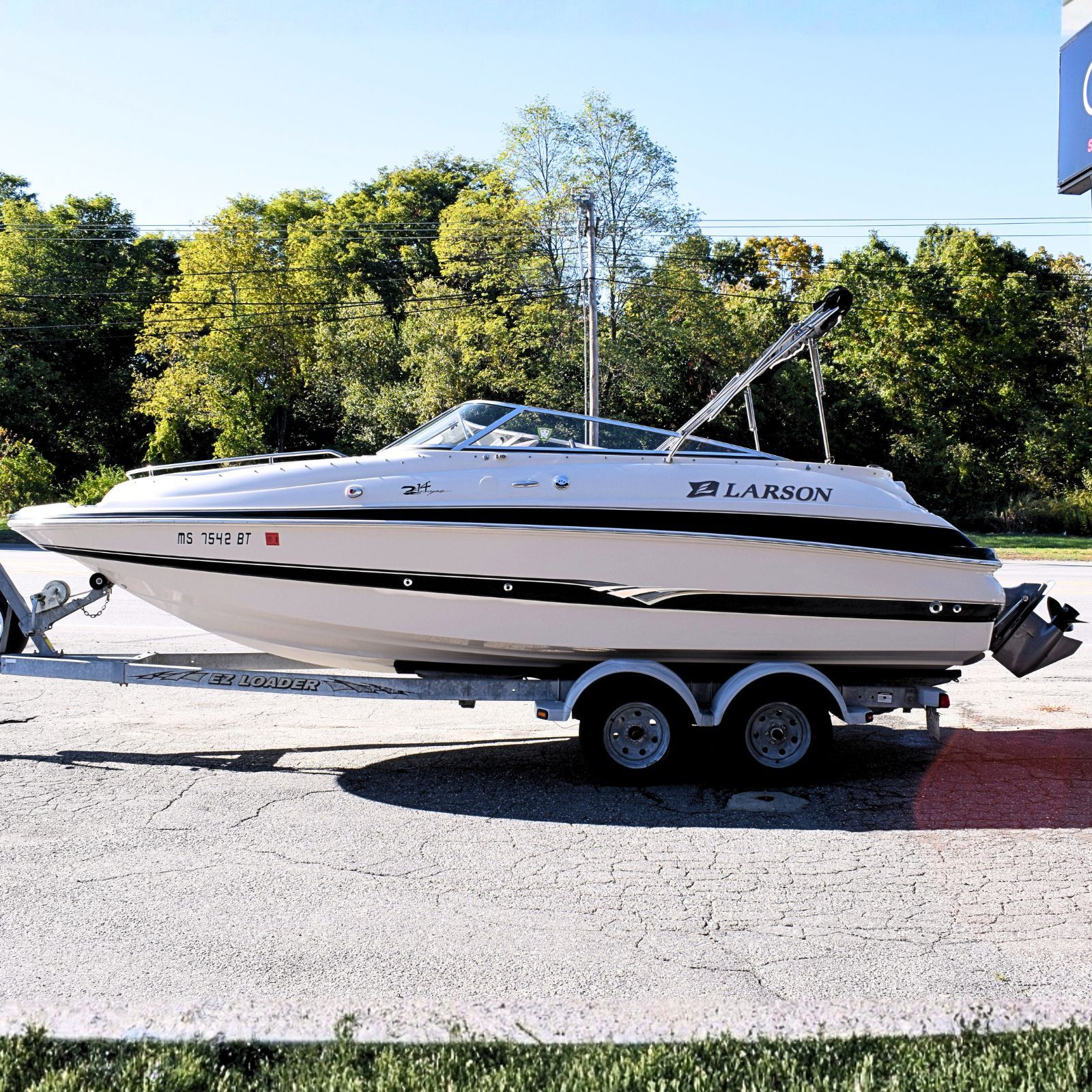 2004 Larson ESCAPE 214 in worcester MA