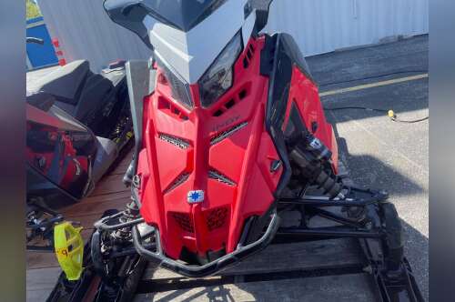 2022 Polaris 650 Indy Adventure 137 Factory Choice in belvidere IL