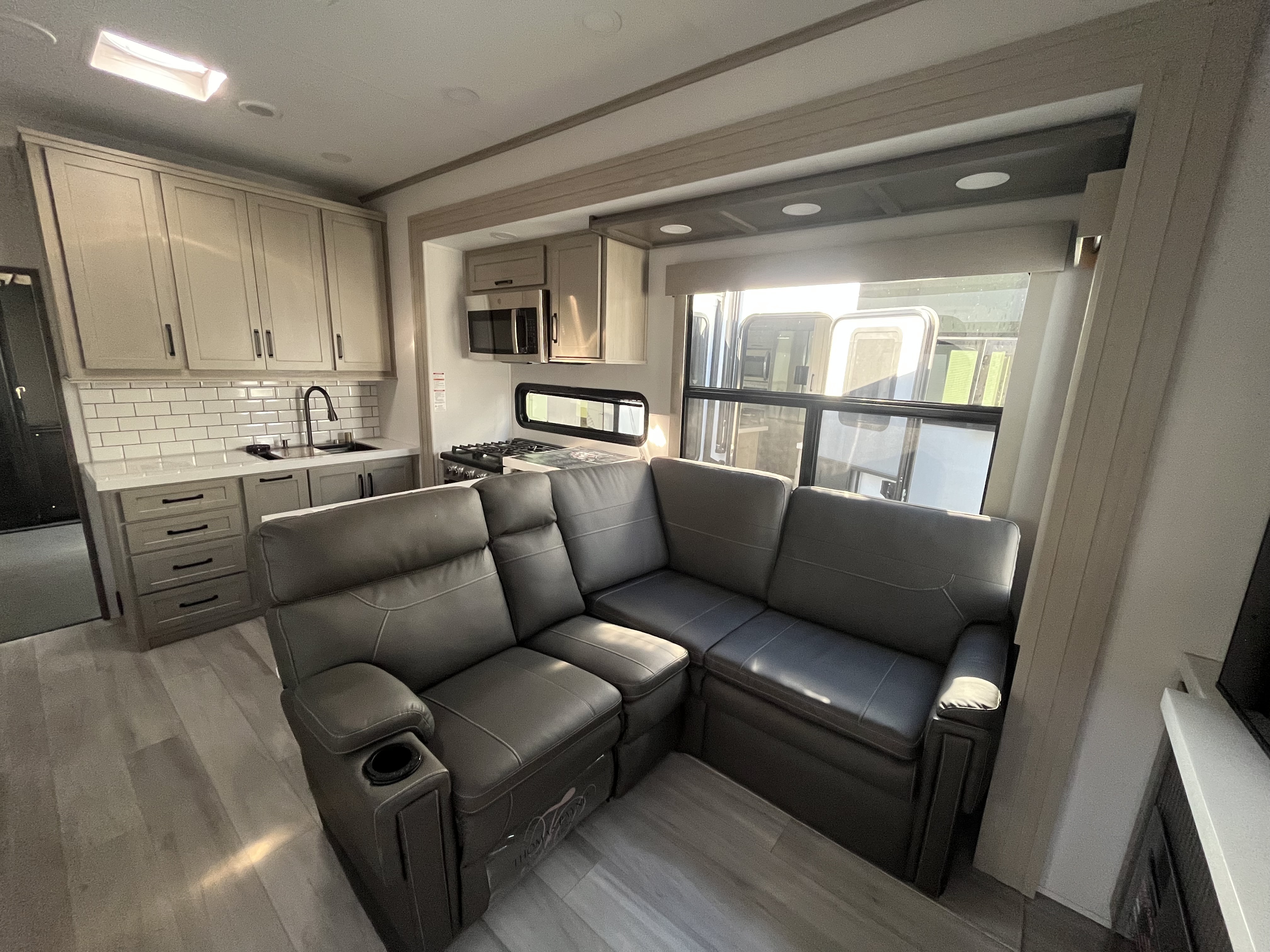 2025 Grand Design MOMENTUM M-CLASS 344M in ojai CA