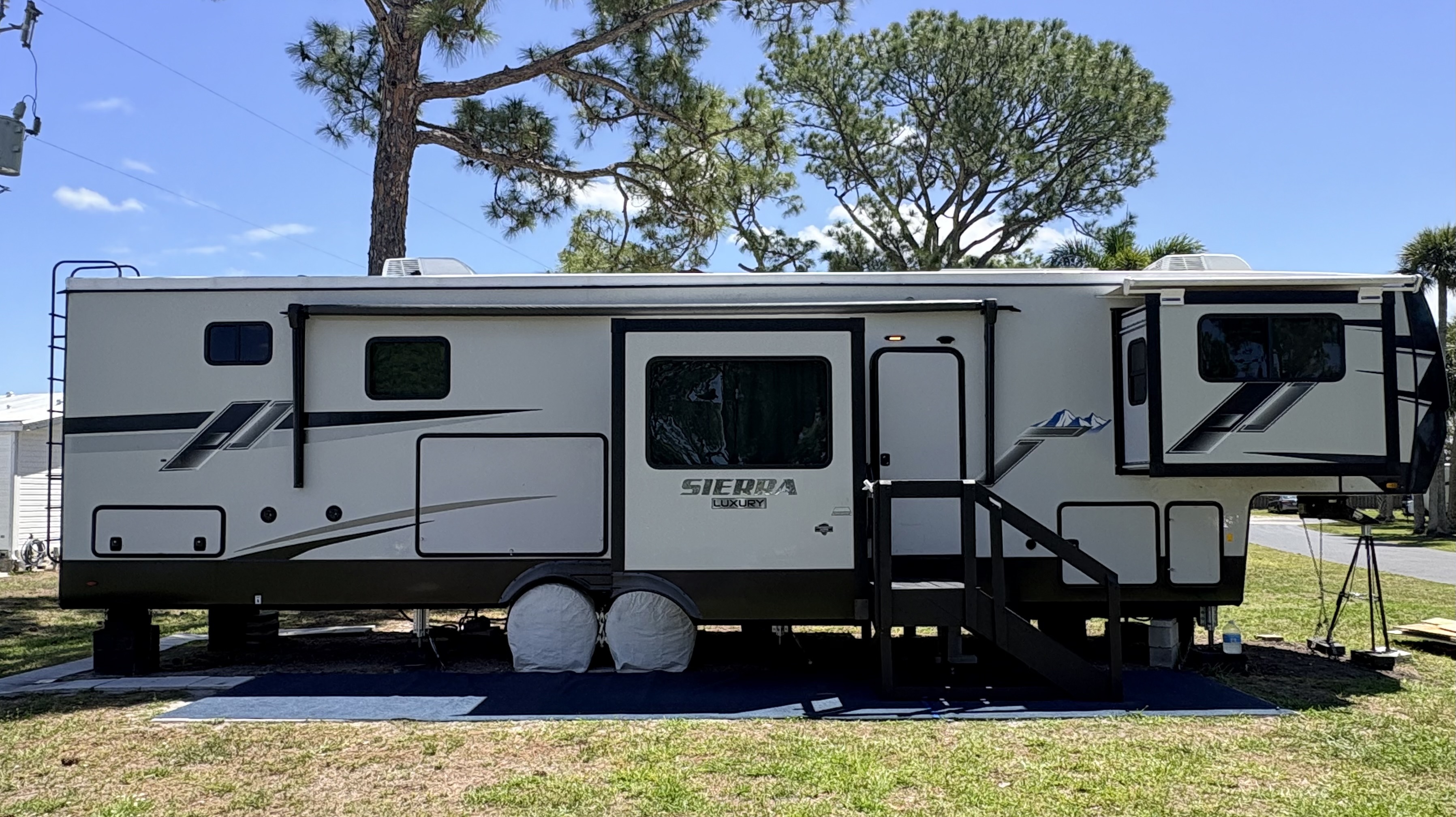 2022 Forest River SIERRA LUXURY 391FLRB RV