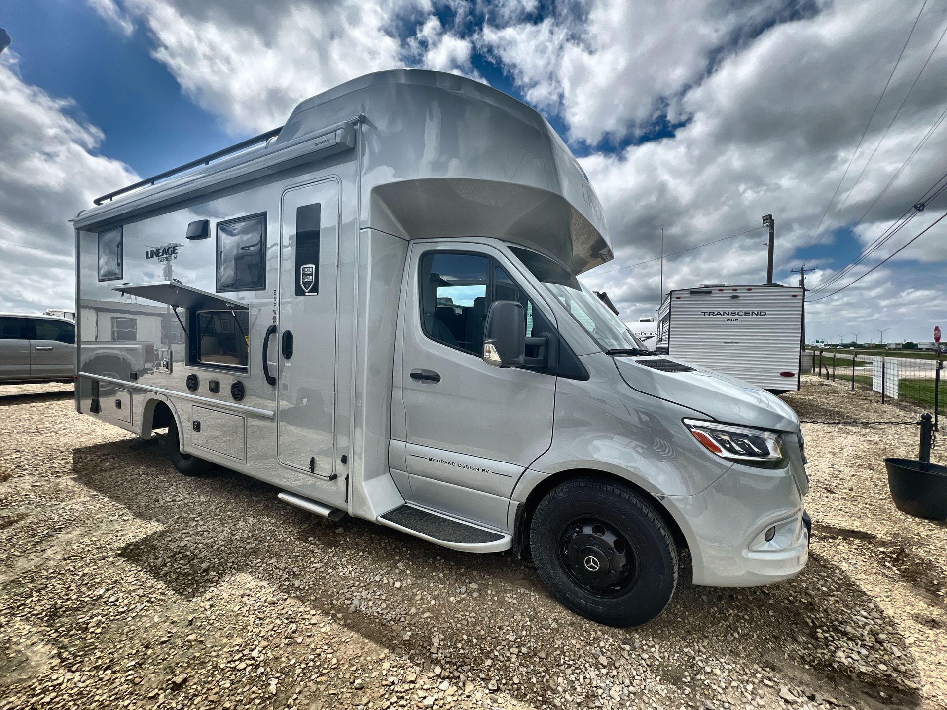 2026 Grand Design LINEAGE SERIES M 25FW RV