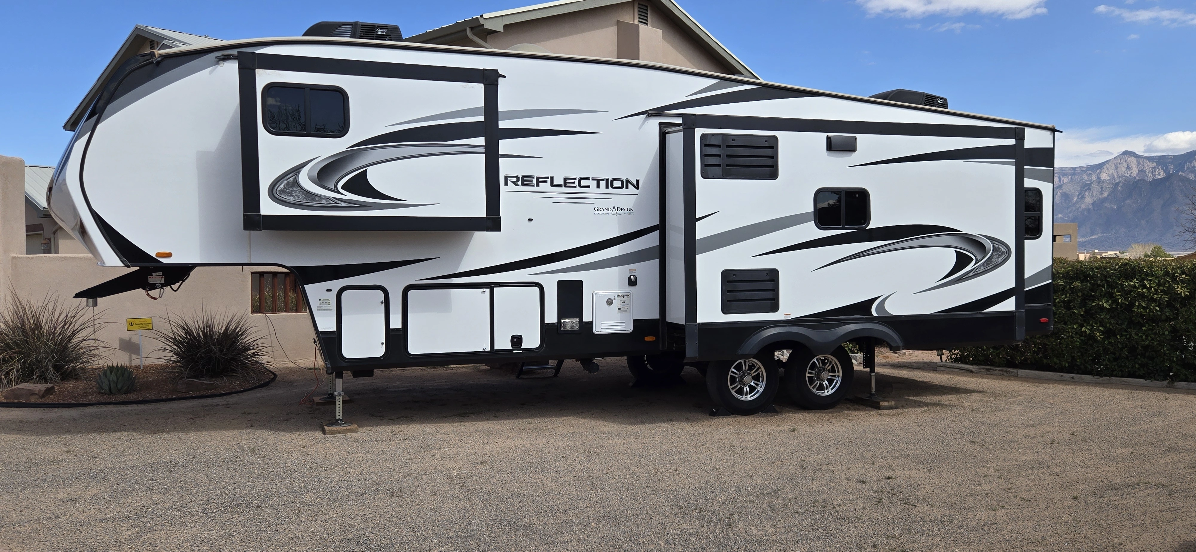 2021 Grand Design REFLECTION 303RLS RV