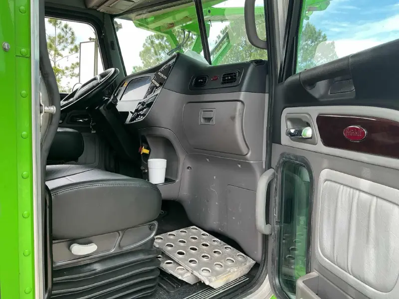 2024 PETERBILT 389