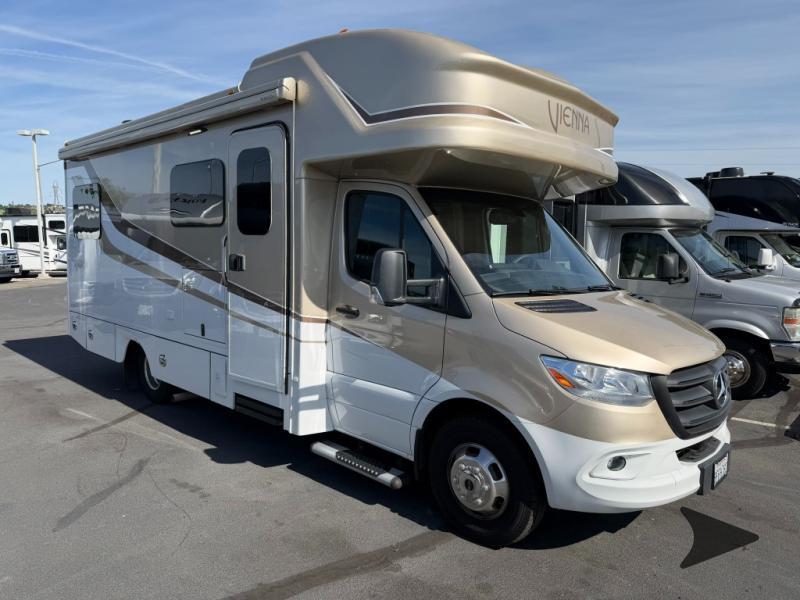 【中古】 Live from Vienna Renegade VIENNA RVs for sale - RVT