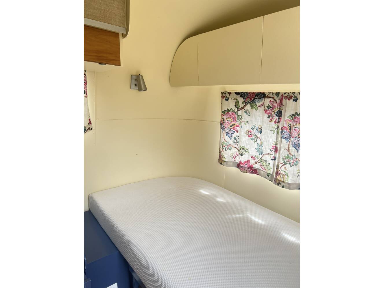 A photo of this 1966 Airstream CARAVEL 17