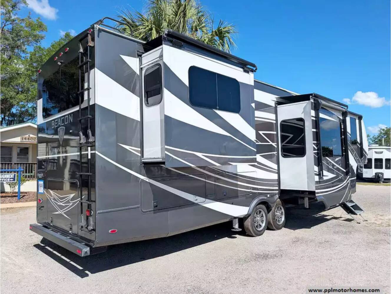 A photo of this 2022 Vanleigh Rv Beacon 42RDB