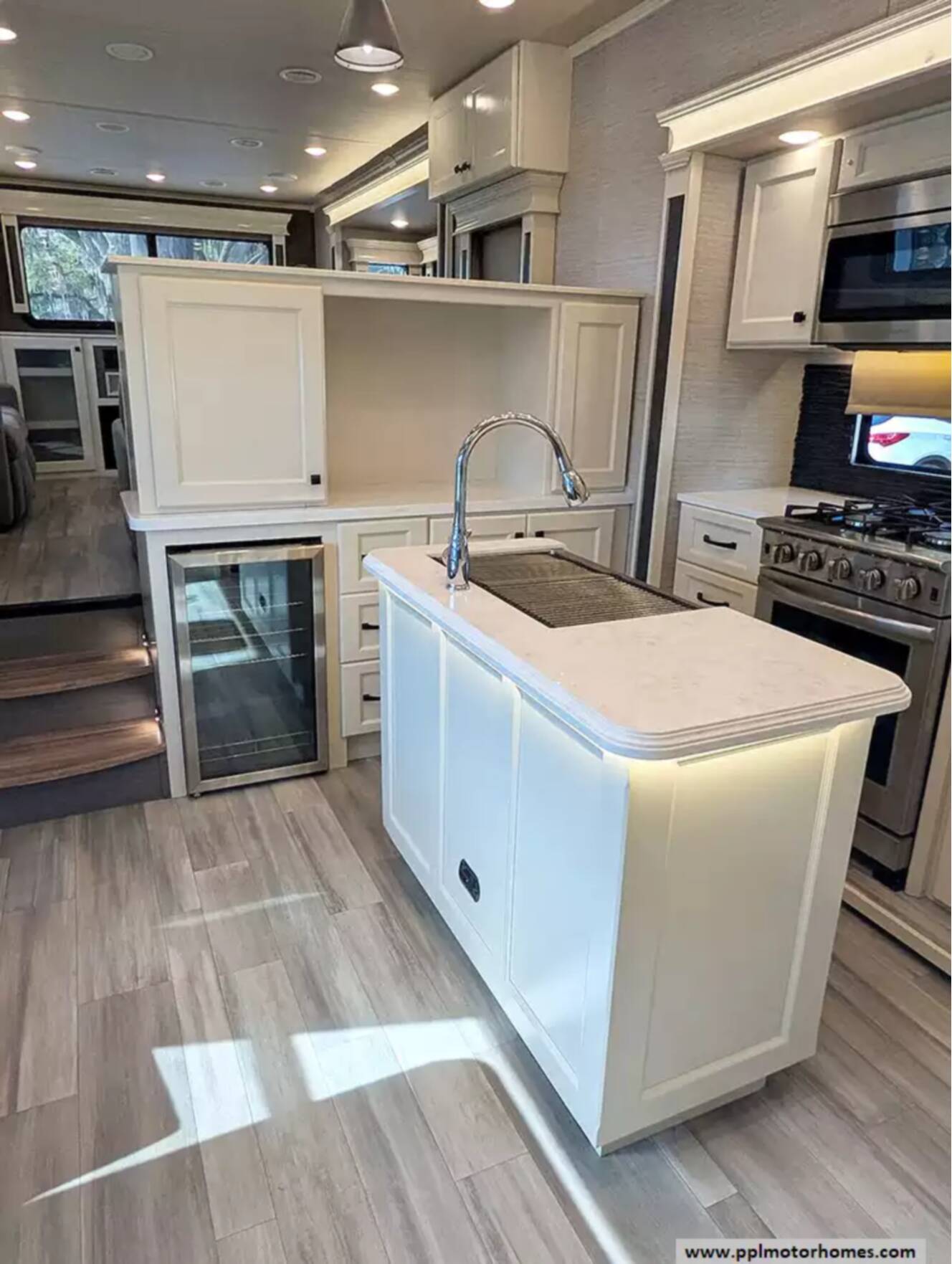 A photo of this 2022 Vanleigh Rv Beacon 42RDB