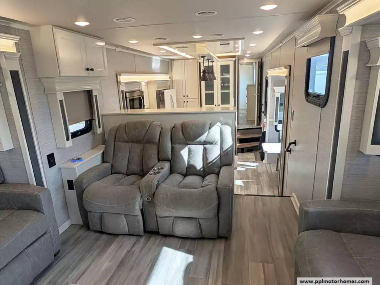A photo of this 2022 Vanleigh Rv Beacon 42RDB