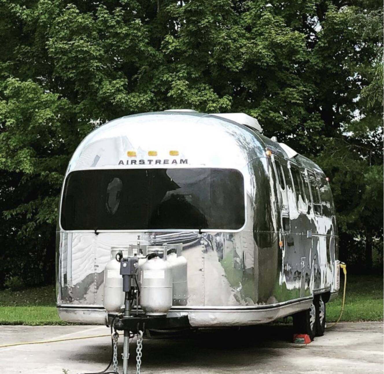 A photo of this 1970 Airstream TRADE WIND 25FB
