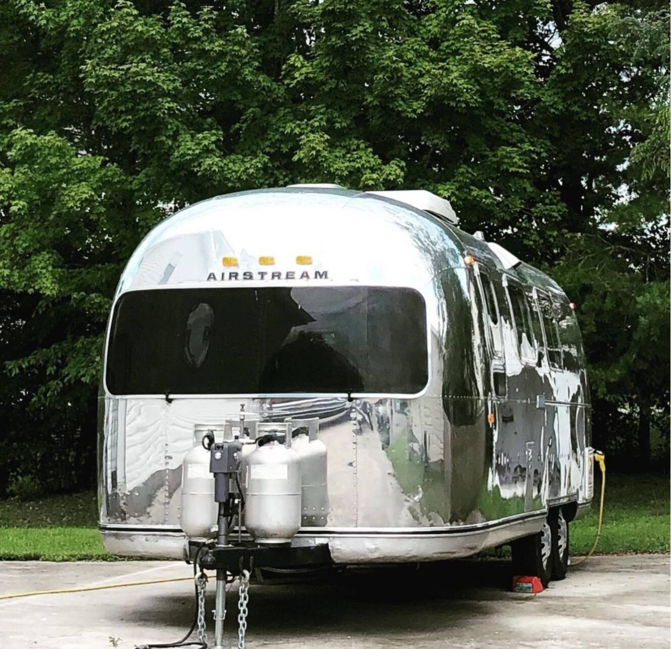 A photo of this 1970 Airstream TRADE WIND 25FB