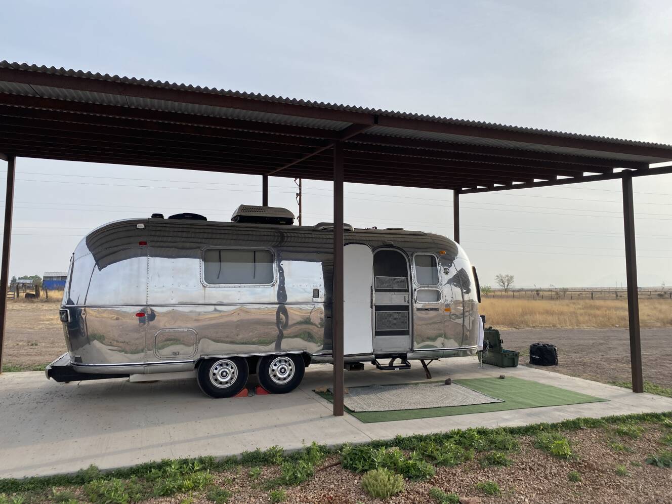 A photo of this 1970 Airstream TRADE WIND 25FB