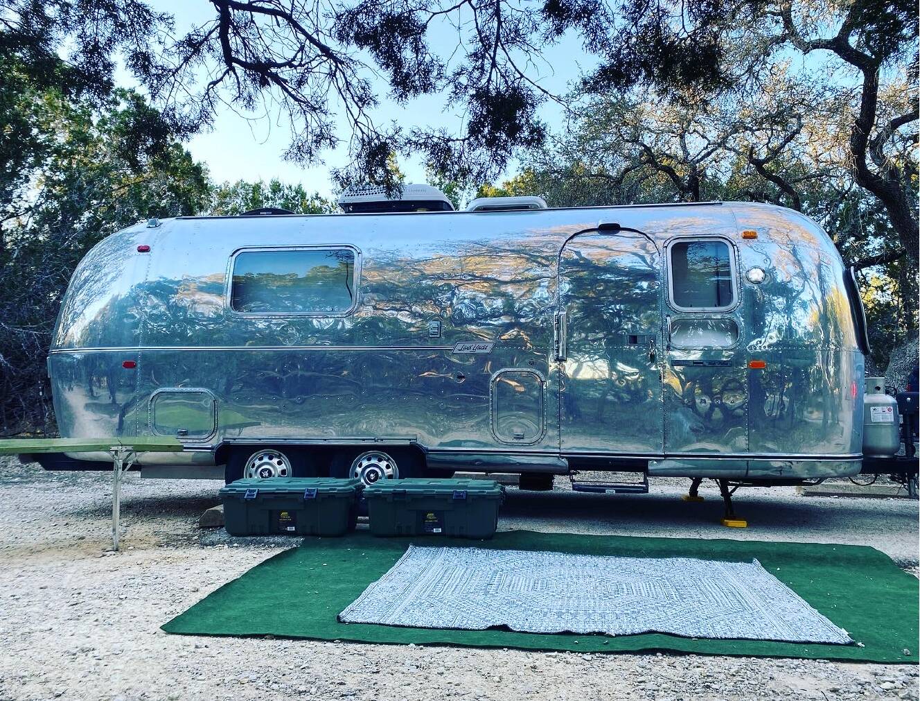 A photo of this 1970 Airstream TRADE WIND 25FB