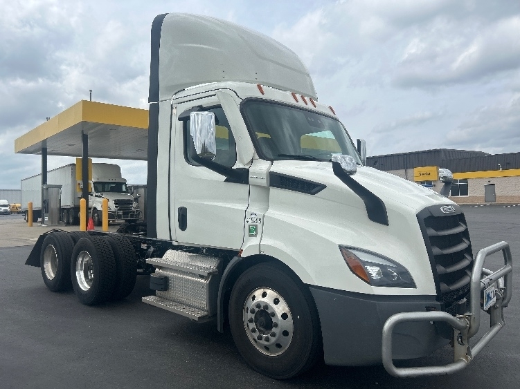 2022 FREIGHTLINER CASCADIA 116 in Madison, WI