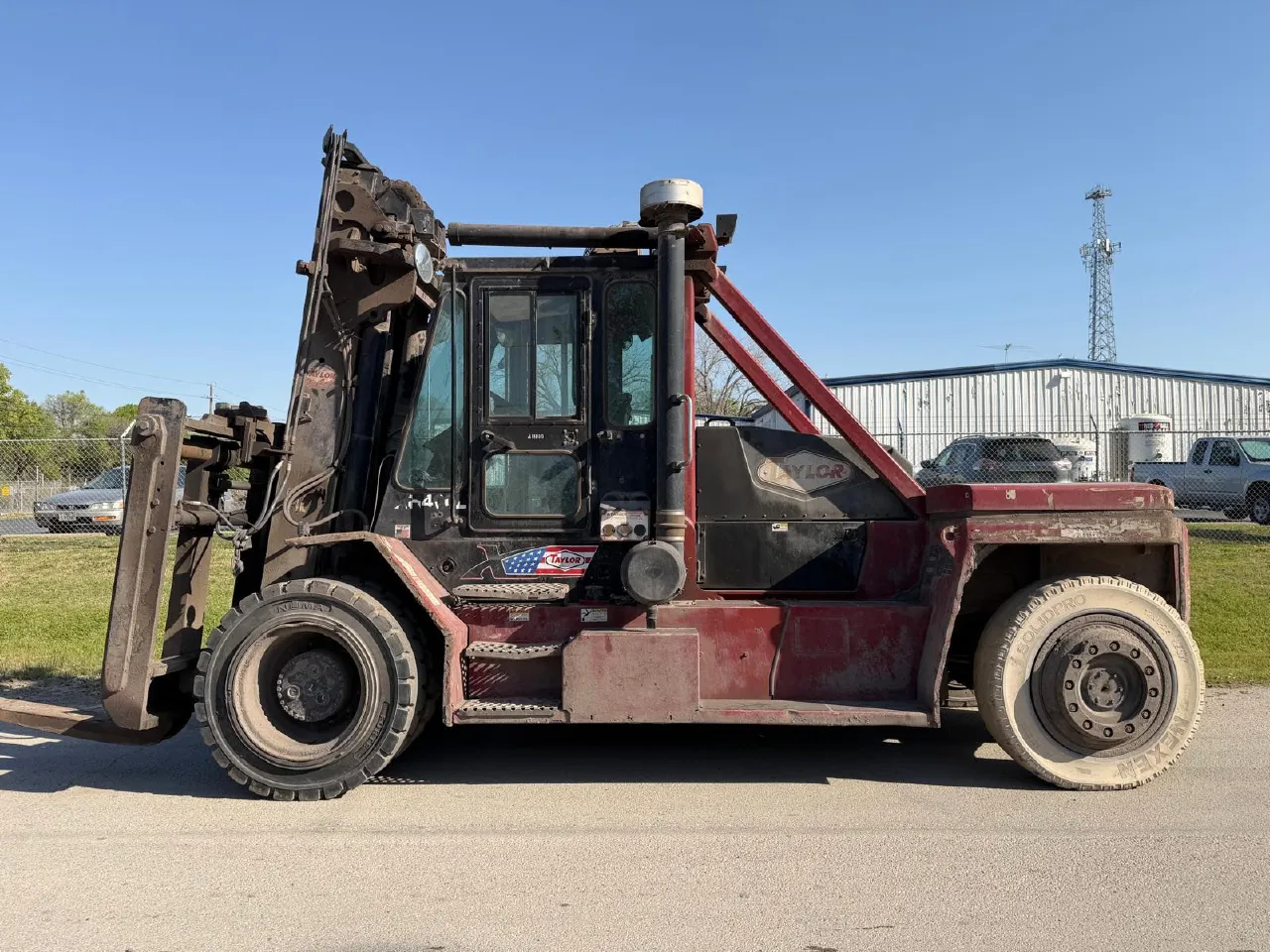 2018 Taylor XH400L — 40,000 lb Heavy-Duty Pneumatic Forklift