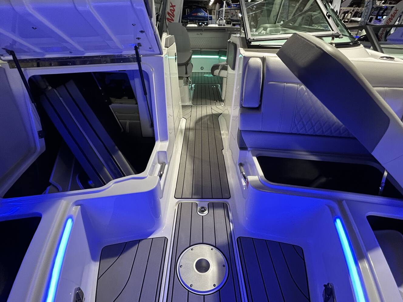 A photo of this 2026 Sea Ray SLX 310 Outboard