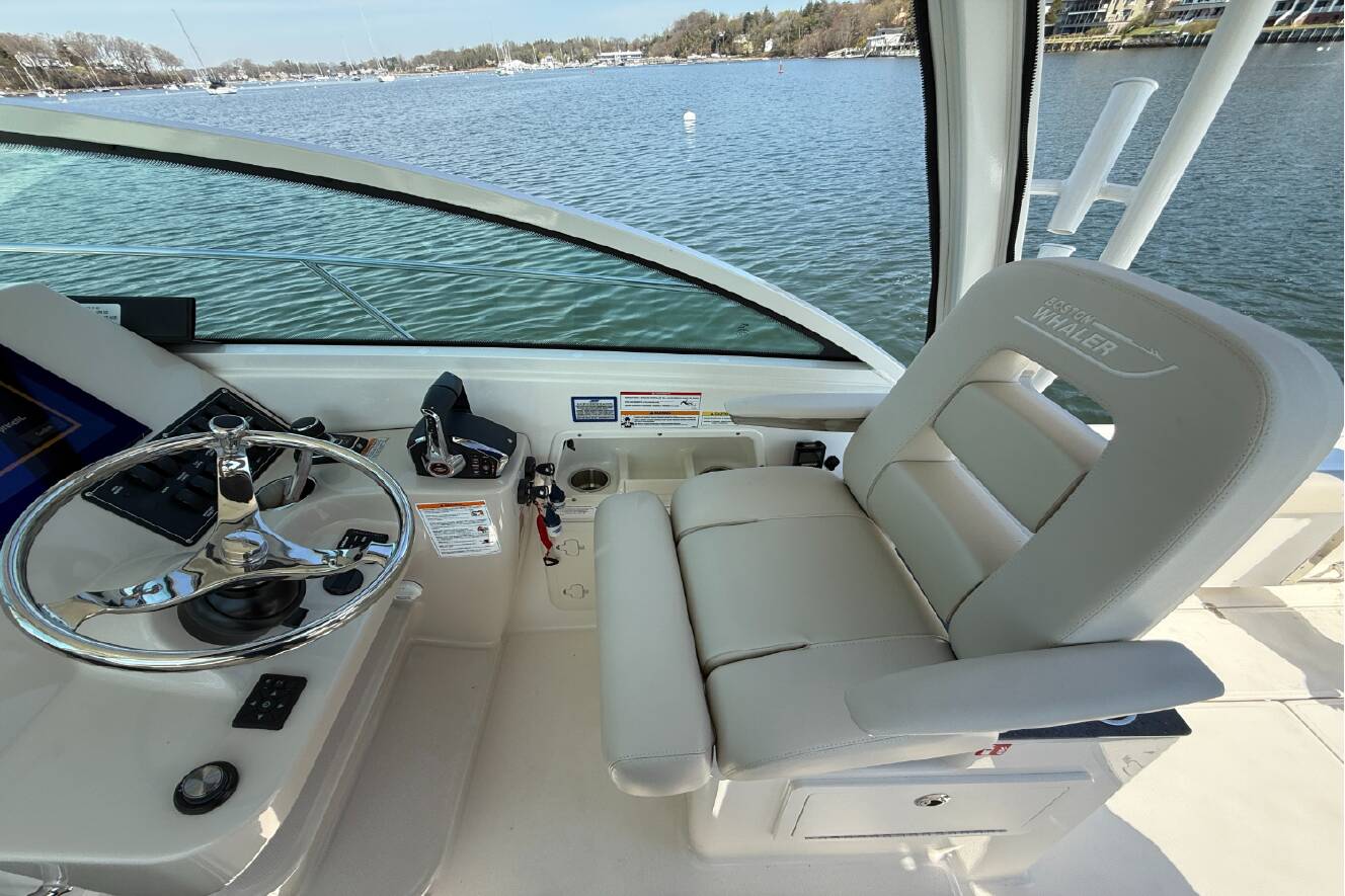 A photo of this 2026 Boston Whaler 285 Conquest