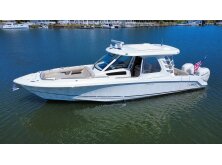 Boston Whaler 350 Realm Review image