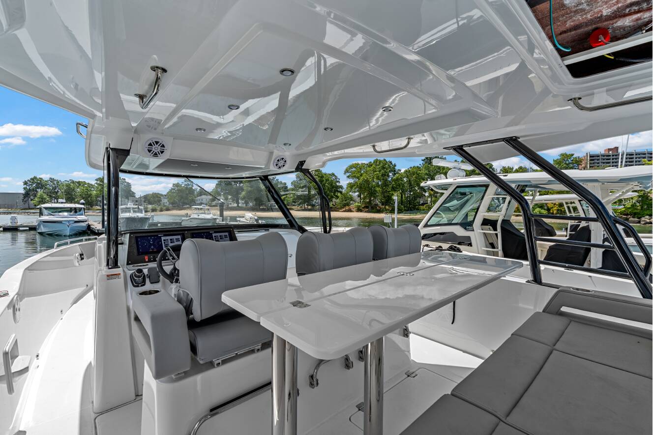 A photo of this 2026 Cruisers Yachts 38 VTR