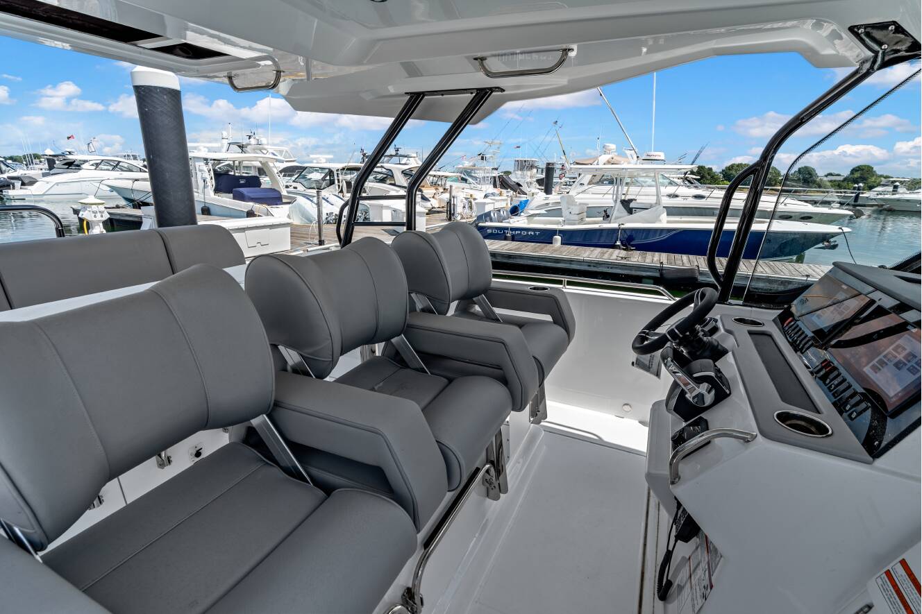 A photo of this 2026 Cruisers Yachts 38 VTR