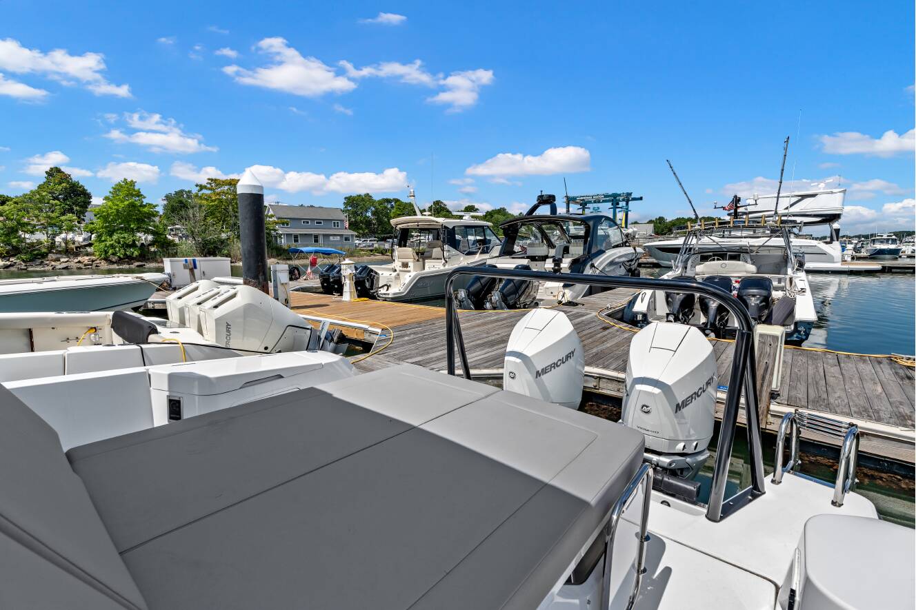 A photo of this 2026 Cruisers Yachts 38 VTR